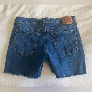 Levi’s cutoffs